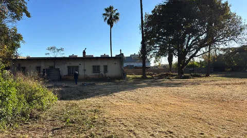 116 Orange Road, Akasia